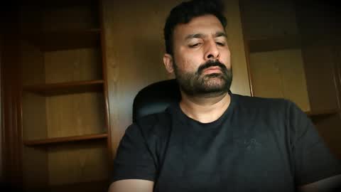 Snapshot of burlymonster chatting on 10.12.25 Hairy Arabian online show from 10.12.25