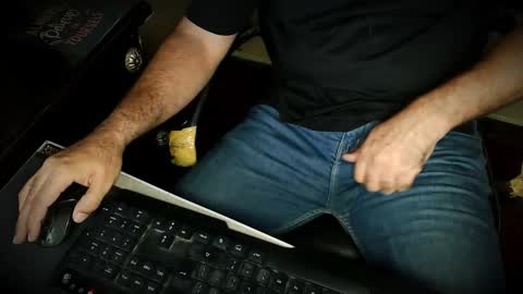 Snapshot of burlymonster chatting on 10.27.25 Hairy Arabian online show from 10.27.25