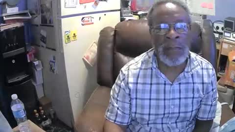 Snapshot of bushhunter23 chatting on 12.04.25 bushhunter23 online show from 12.04.25