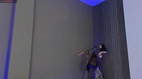 Buster independent model online show from 12.12.24