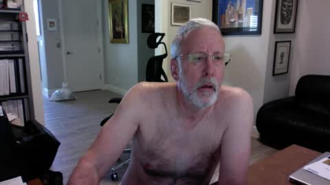 Snapshot of bustinout99 chatting on 02.23.25 afternoon wood online show from 02.23.25