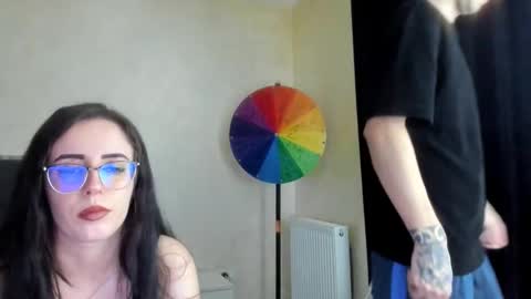 Snapshot of bustvee chatting on 12.22.25 Max Andrea online show from 12.22.25