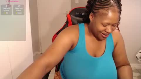 Snapshot of bustylisa85 chatting on 03.10.25 lisa online show from 03.10.25