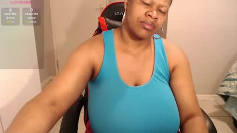 Snapshot of bustylisa85 chatting on 11.01.25 lisa online show from 11.01.25