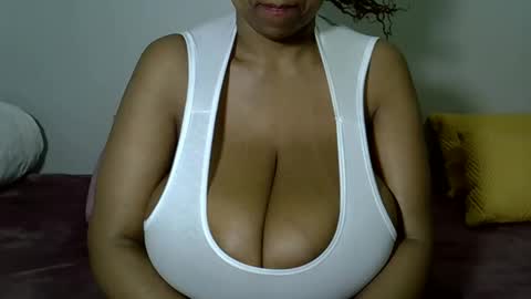 Snapshot of bustytessa37 chatting on 05.12.26 bustytessa37 online show from 05.12.26