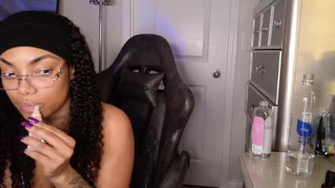 Snapshot of butterflybootyy chatting on 05.19.26 butterfly booty online show from 05.19.26
