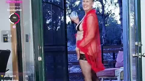 Snapshot of bwoodsbabe chatting on 02.05.26 Bee and John online show from 02.05.26