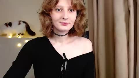 Snapshot of c0ralynx chatting on 10.09.25 C0ralynx online show from 10.09.25