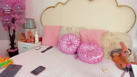 Cahitlin  online show from 09.15.25