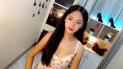 Snapshot of caitlin_x chatting on 10.03.25 caitlin online show from 10.03.25