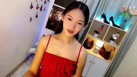 Snapshot of caitlin_x chatting on 10.06.25 caitlin online show from 10.06.25