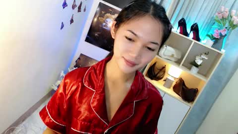 Snapshot of caitlin_x chatting on 11.18.25 caitlin online show from 11.18.25