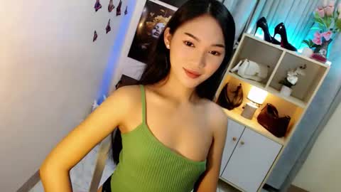 Snapshot of caitlin_x chatting on 11.27.25 caitlin online show from 11.27.25