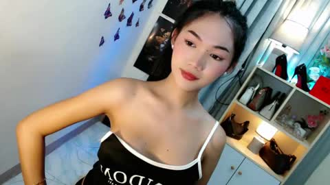 Snapshot of caitlin_x chatting on 05.18.26 caitlin online show from 05.18.26