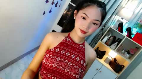 Snapshot of caitlin_x chatting on 05.19.26 caitlin online show from 05.19.26