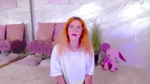 Snapshot of caitlinmoon chatting on 09.09.25 Caitlin online show from 09.09.25