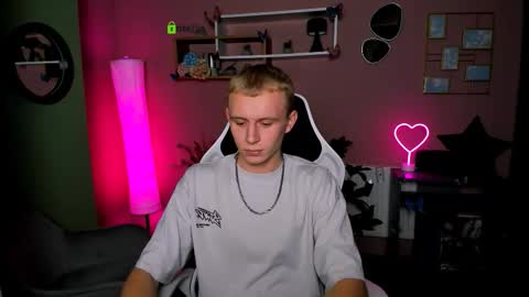 Snapshot of caleb_lichi chatting on 11.30.25 aleb online show from 11.30.25