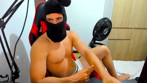 Snapshot of calihotcaliente27 chatting on 12.04.24 calihotcaliente27 online show from 12.04.24
