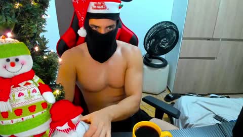 Snapshot of calihotcaliente27 chatting on 12.19.24 calihotcaliente27 online show from 12.19.24