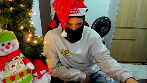 Snapshot of calihotcaliente27 chatting on 12.22.24 calihotcaliente27 online show from 12.22.24