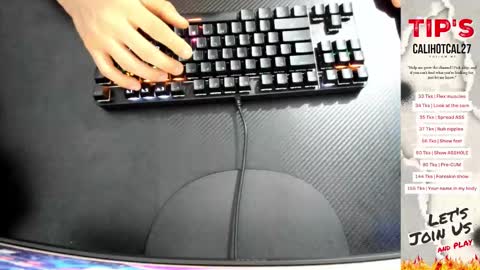 Snapshot of calihotcaliente27 chatting on 10.04.25 calihotcaliente27 online show from 10.04.25