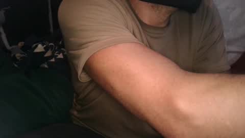 Snapshot of calisguitar chatting on 02.14.25 Calisguitar online show from 02.14.25