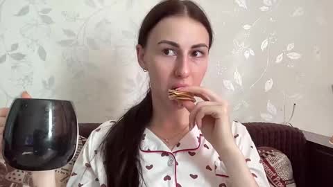 Anna online show from 02.25.25