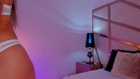 Anna Banana online show from 11.22.25