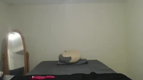 Snapshot of cals9x chatting on 10.18.25 camzxoxox online show from 10.18.25