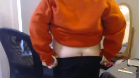 Snapshot of cals9x chatting on 11.02.25 camzxoxox online show from 11.02.25