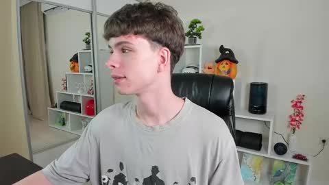 Hey I am Calvin  online show from 02.23.25