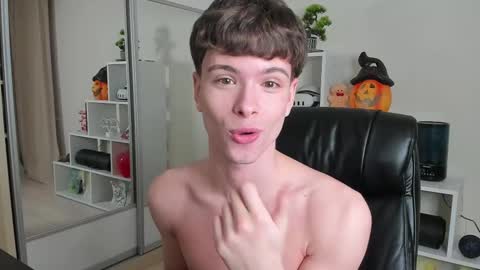 Hey I am Calvin  online show from 02.23.25