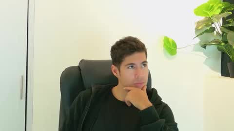 camara110 online show from 11.04.25