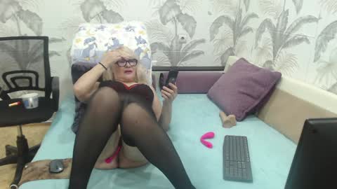 Snapshot of camdiva1 chatting on 12.14.24 CamDiva1 online show from 12.14.24