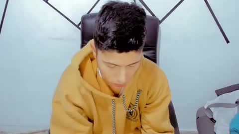 Snapshot of cameron_re chatting on 02.02.25 cameron_re online show from 02.02.25