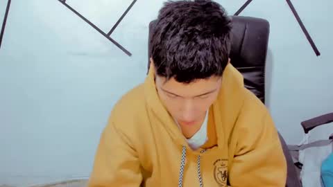 Snapshot of cameron_re chatting on 02.02.25 cameron_re online show from 02.02.25