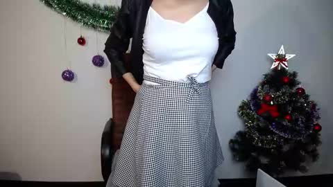 Snapshot of cameronenns chatting on 12.17.25 Cameronenns online show from 12.17.25