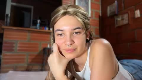 Snapshot of camii19y chatting on 09.15.25 camii19y online show from 09.15.25