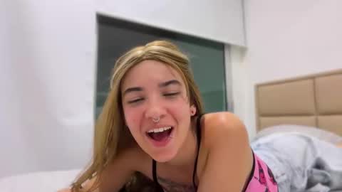 Snapshot of camii19y chatting on 09.18.25 camii19y online show from 09.18.25