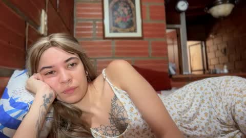 Snapshot of camii19y chatting on 11.19.25 camii19y online show from 11.19.25