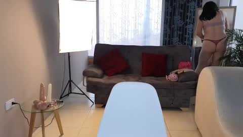 Snapshot of camil_milfdream chatting on 12.28.24 Camil online show from 12.28.24