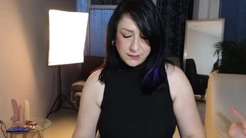 Snapshot of camil_milfdream chatting on 12.30.24 Camil online show from 12.30.24