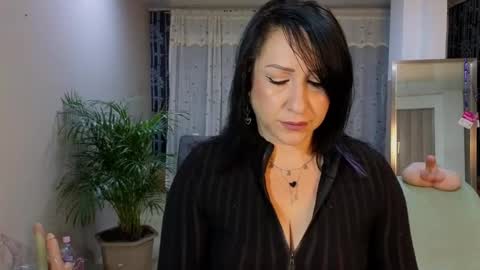 Snapshot of camil_milfdream chatting on 03.05.25 Camil online show from 03.05.25