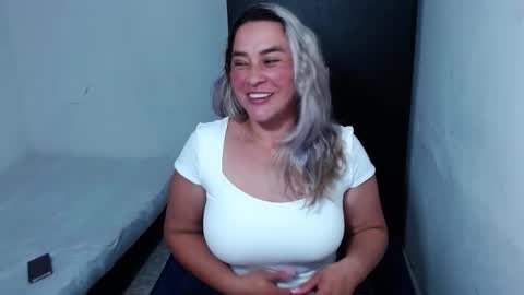 Snapshot of camila_987080 chatting on 11.28.25 camila online show from 11.28.25