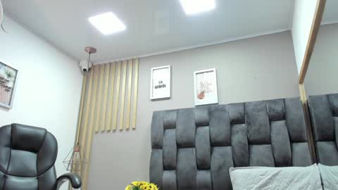 Snapshot of camila__herrera chatting on 12.21.24 Camila online show from 12.21.24