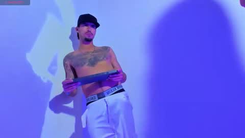 Snapshot of camila_coxx chatting on 11.21.25 s online show from 11.21.25