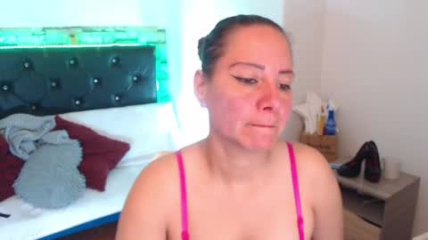 camila online show from 09.10.25