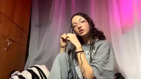 Snapshot of camilaligons chatting on 12.05.25 Reily online show from 12.05.25