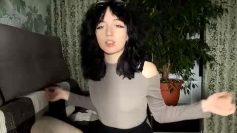 Snapshot of camilaligons chatting on 12.16.25 Reily online show from 12.16.25