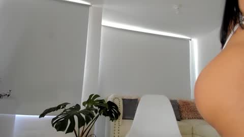 Snapshot of camilamanzurr chatting on 01.25.25 camila manzur online show from 01.25.25